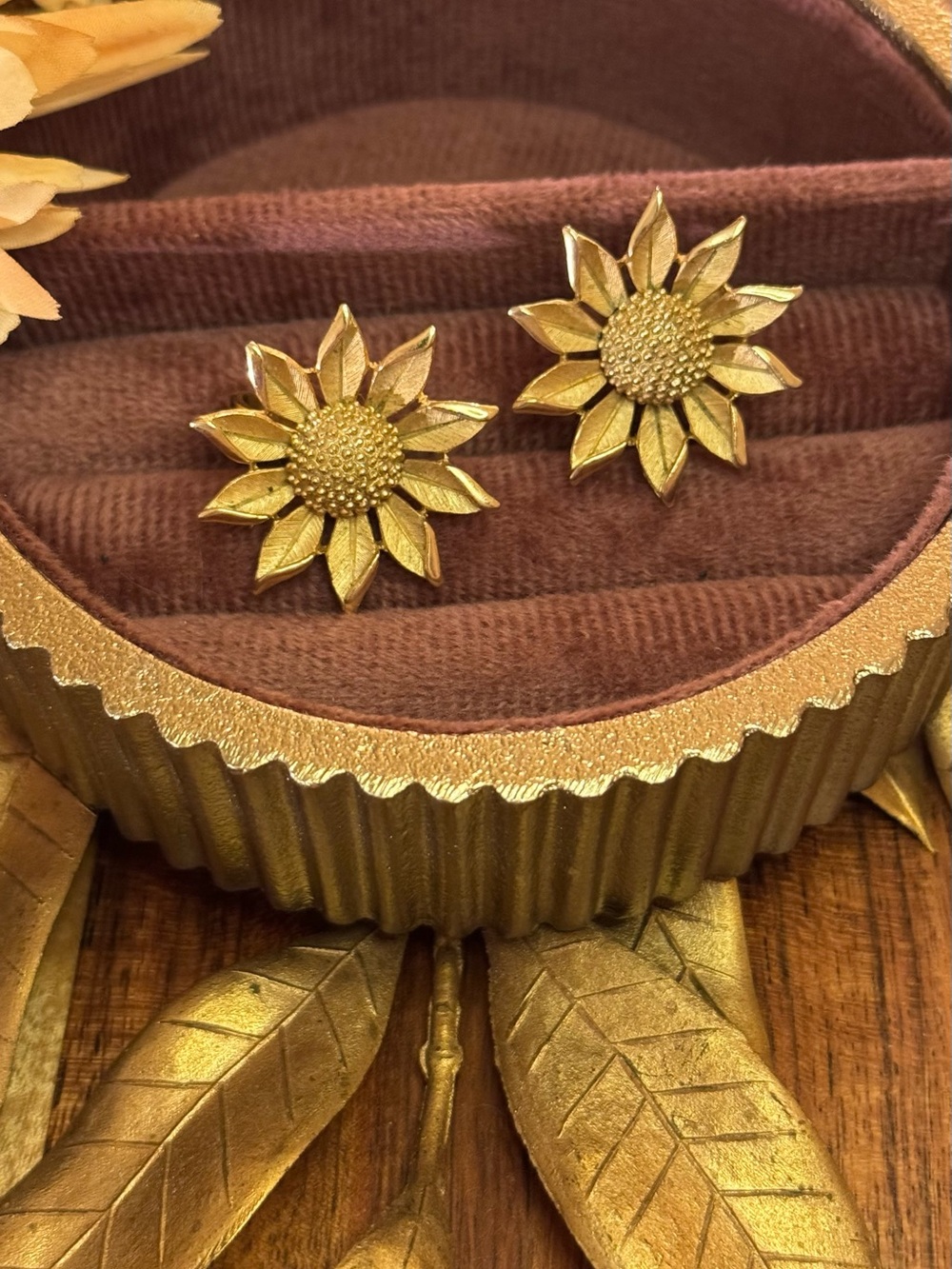 Gold Sunflower Vintage Earrings - Picture 2 of 14
